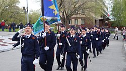 В Миассе в День Победы открыли памятник «Защитникам Отечества всех времен»