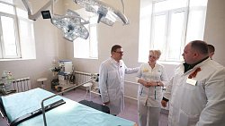 Алексей Текслер поздравил военнослужащих, проходящих лечение в госпитале