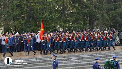 Десятки белых голубей взмыли в небо во время возложения венков к Вечному огню в Челябинске