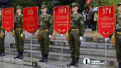 Десятки белых голубей взмыли в небо во время возложения венков к Вечному огню в Челябинске