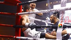 Андрей Стоцкий одержал победу в главном бою на вечере бокса «Танкоград» в Челябинске