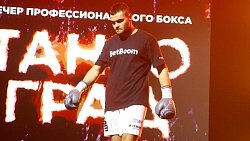 Андрей Стоцкий одержал победу в главном бою на вечере бокса «Танкоград» в Челябинске