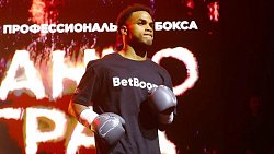 Андрей Стоцкий одержал победу в главном бою на вечере бокса «Танкоград» в Челябинске