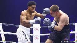 Андрей Стоцкий одержал победу в главном бою на вечере бокса «Танкоград» в Челябинске