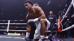 Андрей Стоцкий одержал победу в главном бою на вечере бокса «Танкоград» в Челябинске