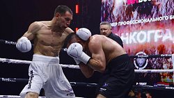 Андрей Стоцкий одержал победу в главном бою на вечере бокса «Танкоград» в Челябинске