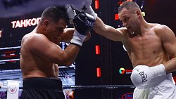 Андрей Стоцкий одержал победу в главном бою на вечере бокса «Танкоград» в Челябинске