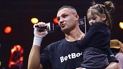 Андрей Стоцкий одержал победу в главном бою на вечере бокса «Танкоград» в Челябинске