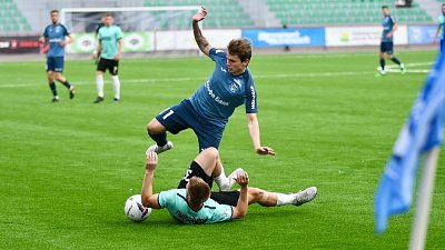 Футбольный клуб «Челябинск» разгромил «Чайку» во Второй лиге