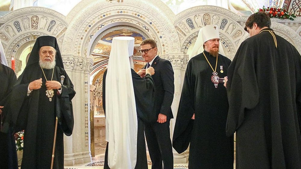 Патриарх Кирилл наградил Алексея Текслера орденом за помощь в восстановлении храма в ДНР