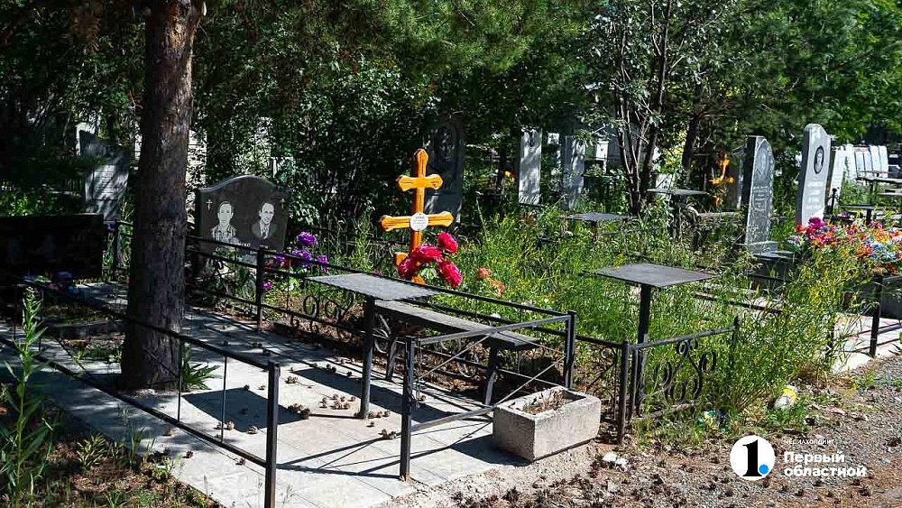 Челябинцам на Радоницу запретят въезд на кладбища на личных авто