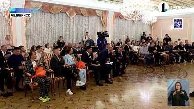 Губернатор Алексей Текслер наградил лучших спортсменов