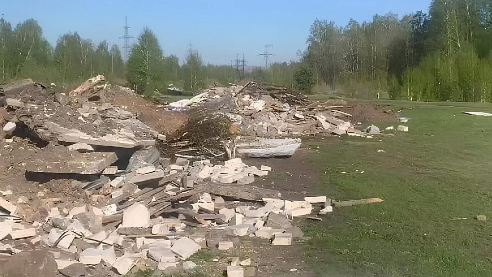 В Челябинске год не могут убрать нелегальную свалку размером в три футбольных поля