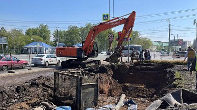 В Челябинске на улице Первой Пятилетки осыпался грунт на месте коммунальной аварии