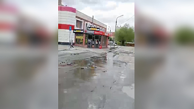 В Челябинске подвал многоэтажки третий день заливает канализационными стоками