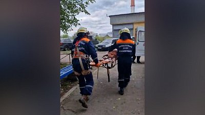 В Магнитогорске двухлетняя девочка выпала из окна пятого этажа