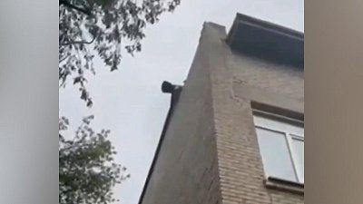 В Челябинске с крыши школы рухнула бетонная плита