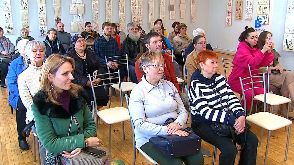 В ДНТ проходит выставка «Каллиграфия души»