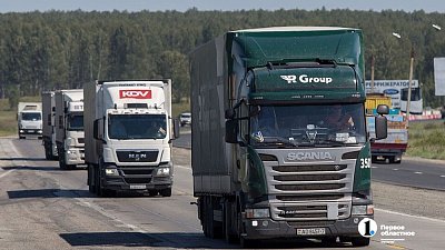 На трассе из Челябинска в сторону Тюмени временно ограничили движение для большегрузов