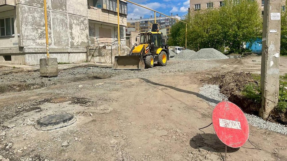В Челябинске за 2024 год отремонтируют свыше 200 проездов во дворах