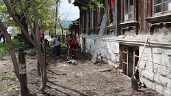 В Миассе провели субботник в старинном особняке