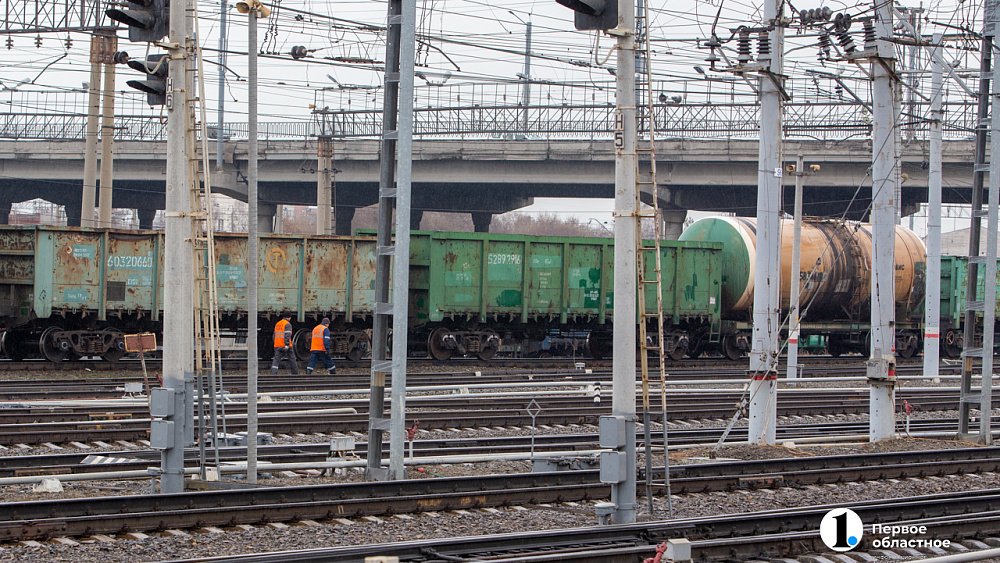 В Челябинске дети раскладывали монетки на путях перед надвигающимся поездом