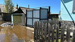 В подтопленном поселке Горняк продолжают откачивать воду