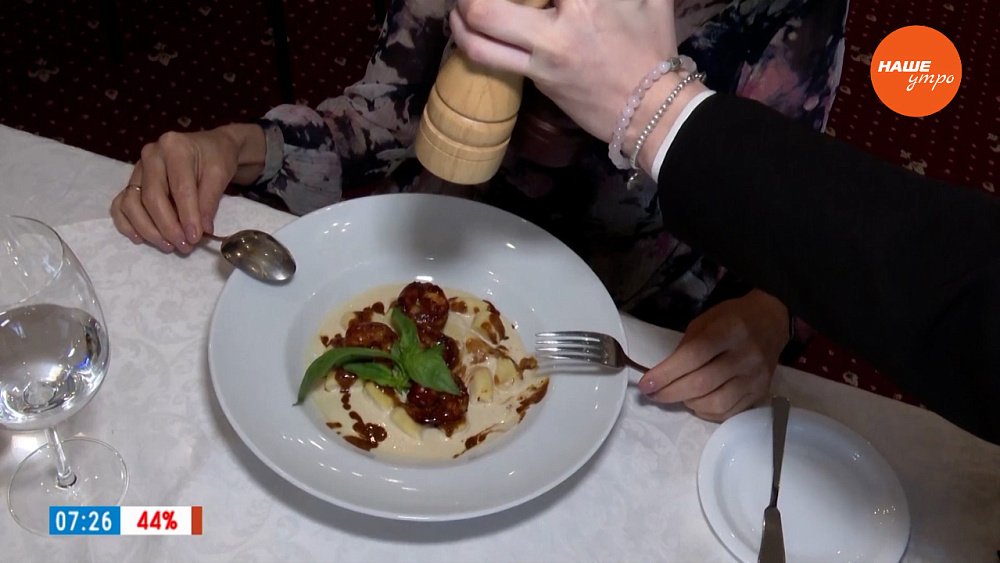 Одна из самых популярных профессий в сюжете «День официанта»