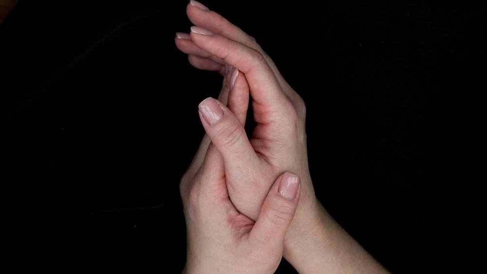 «Я получаю намного больше»: психолог рассказала о пользе аффирмаций