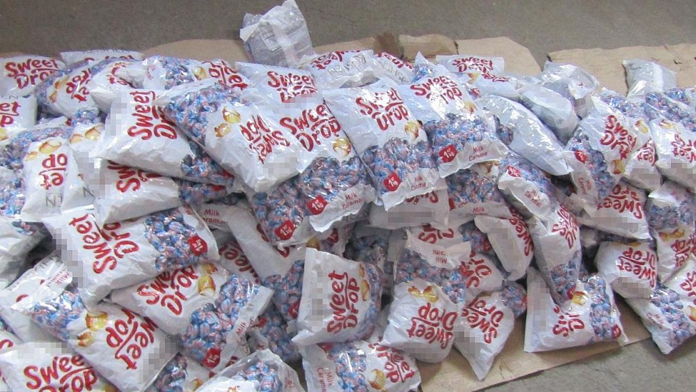 На Челябинской таможне пресекли ввоз 300 кг конфет с Украины