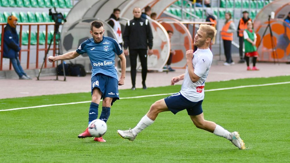 Футбольный клуб «Челябинск» в последней атаке вырвал победу у «Ротора»