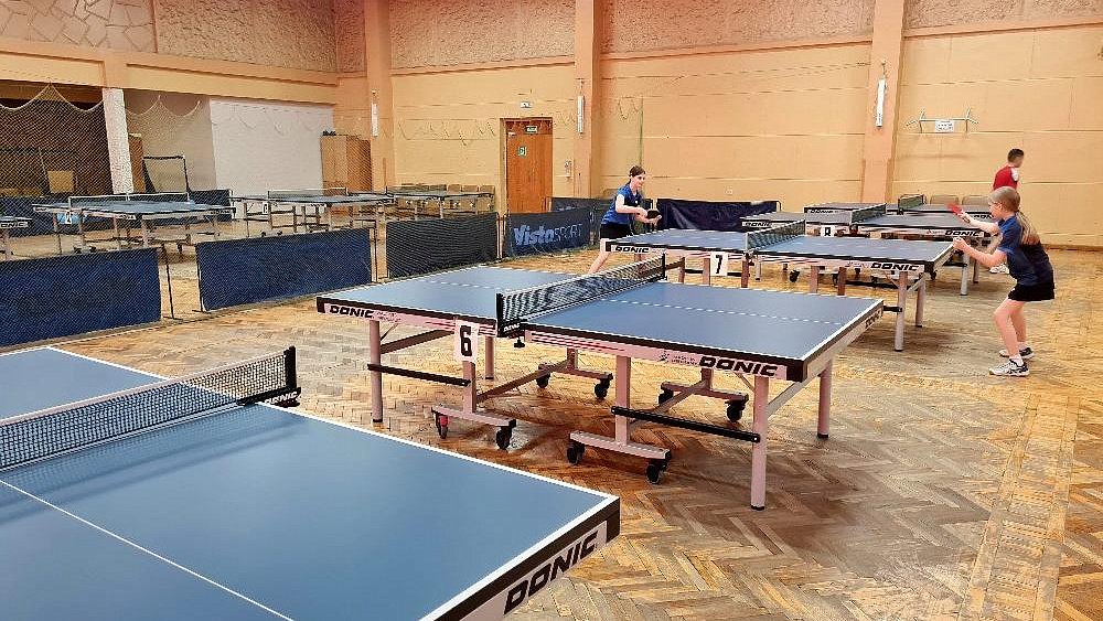Челябинским спортсменам приобрели теннисные столы и мячи