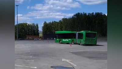 В Челябинске прошел мастер-класс по вождению автобусов особо большого класса