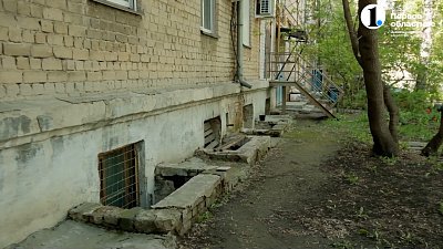 Жители многоэтажки в Челябинске задыхаются из-за утечки в подвале