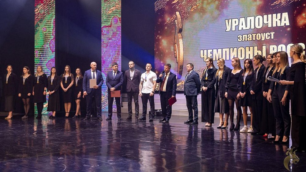 Ватерполисток команды «Уралочка» наградили золотыми медалями в Златоусте