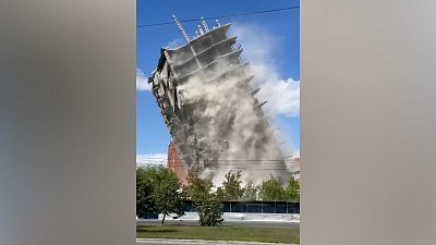 В Челябинске обрушили недострой в центре города