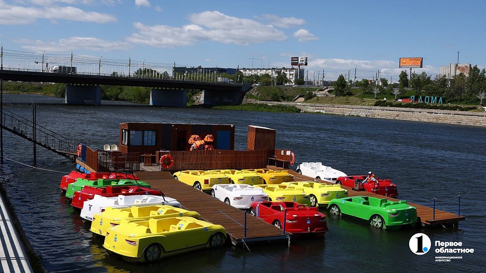 Прокат катамаранов работает в центре Челябинска