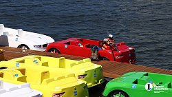 Прокат катамаранов работает в центре Челябинска