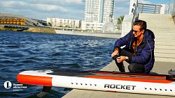 На сапборде: челябинец добирается до работы непривычным способом