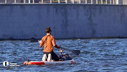 На сапборде: челябинец добирается до работы непривычным способом