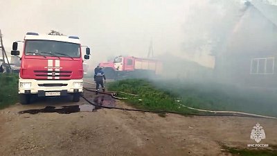 В Миассе загорелись три частных дома