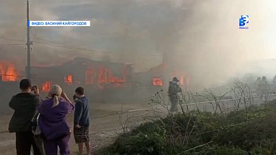 Пожар на улице Феди Горелова уничтожил три дома