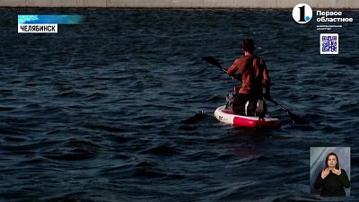 Житель Челябинска ездит на работу на сапборде