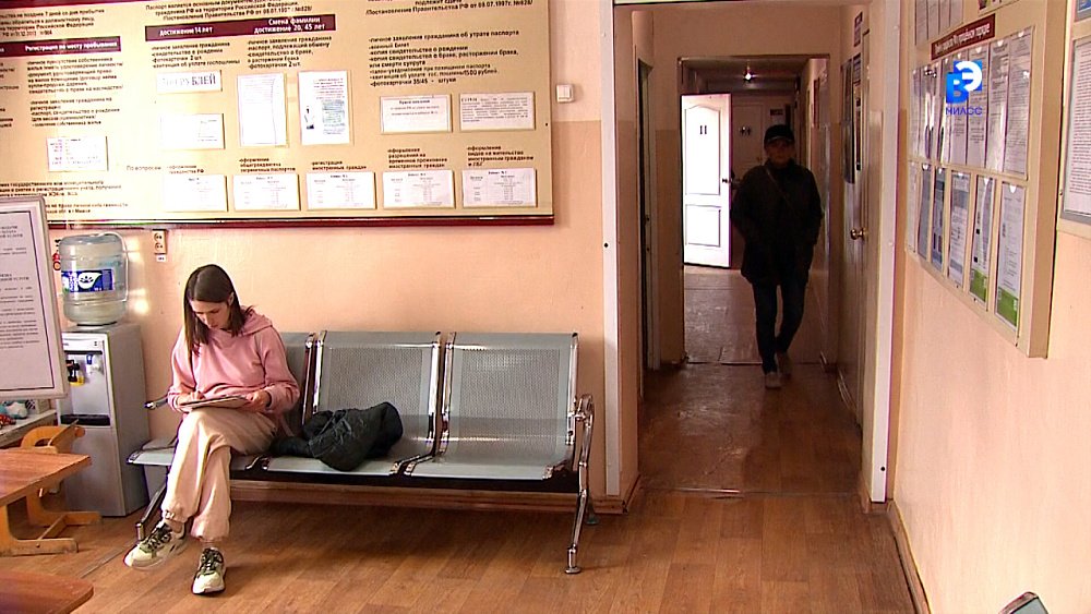 Всем несовершеннолетним нужен «красный штамп»