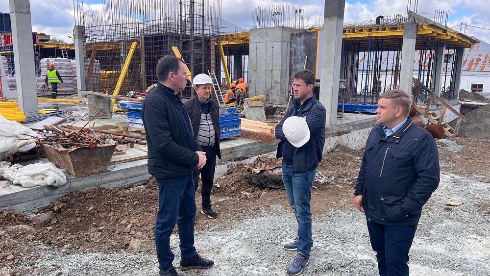 В Нязепетровске сверили темпы работ на крупных строительных объектах