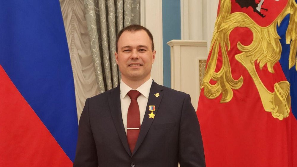 Владимир Путин вручил челябинскому космонавту звезду Героя России