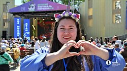 В челябинском саду Пушкина детям раздали более тонны бесплатного мороженого