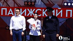 Алексей Текслер вручил паспорта десяти отличившимся школьникам