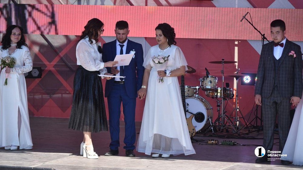 Четыре пары создали семьи в рамках VIII Парижского полумарафона