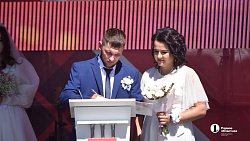 Четыре пары создали семьи в рамках VIII Парижского полумарафона